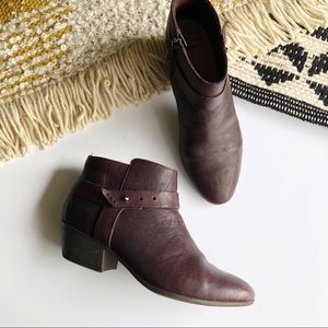 Clarks so comfy booties size 7